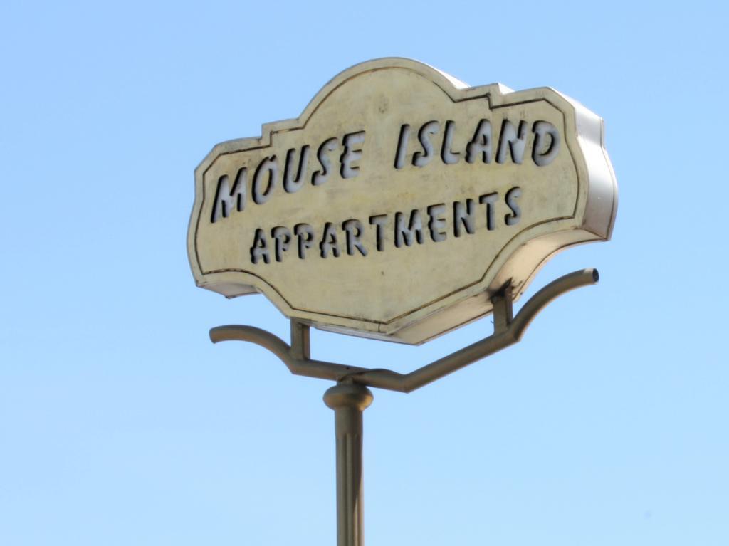 Aparthotel Mouse Island Perama  Exterior foto